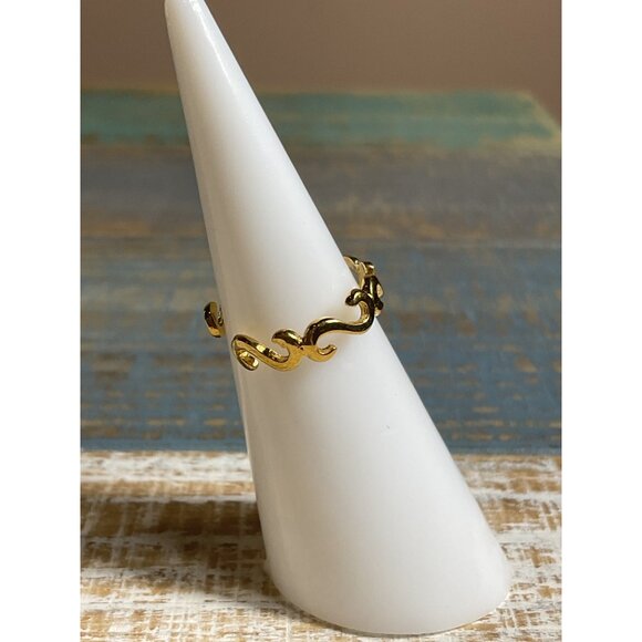 Gold-Tone Wavy Design Ring Size 5 Simple & Elegant Style - Picture 3 of 4
